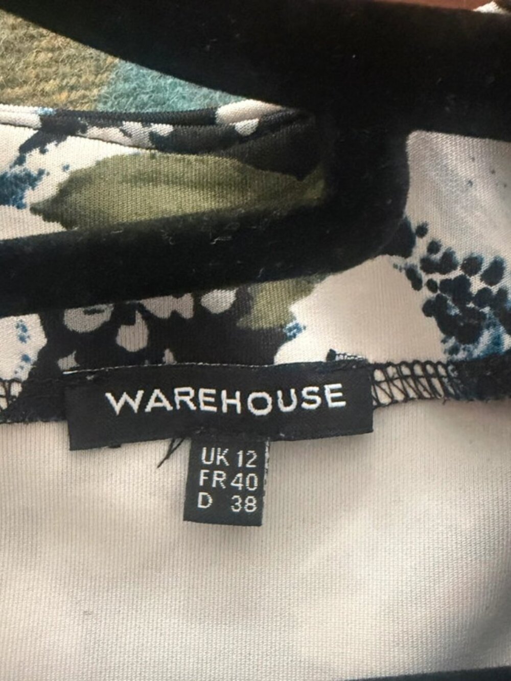 Cute floral boxy structural back buttoned T-shirt from Warehouse - Picture 7 of 14